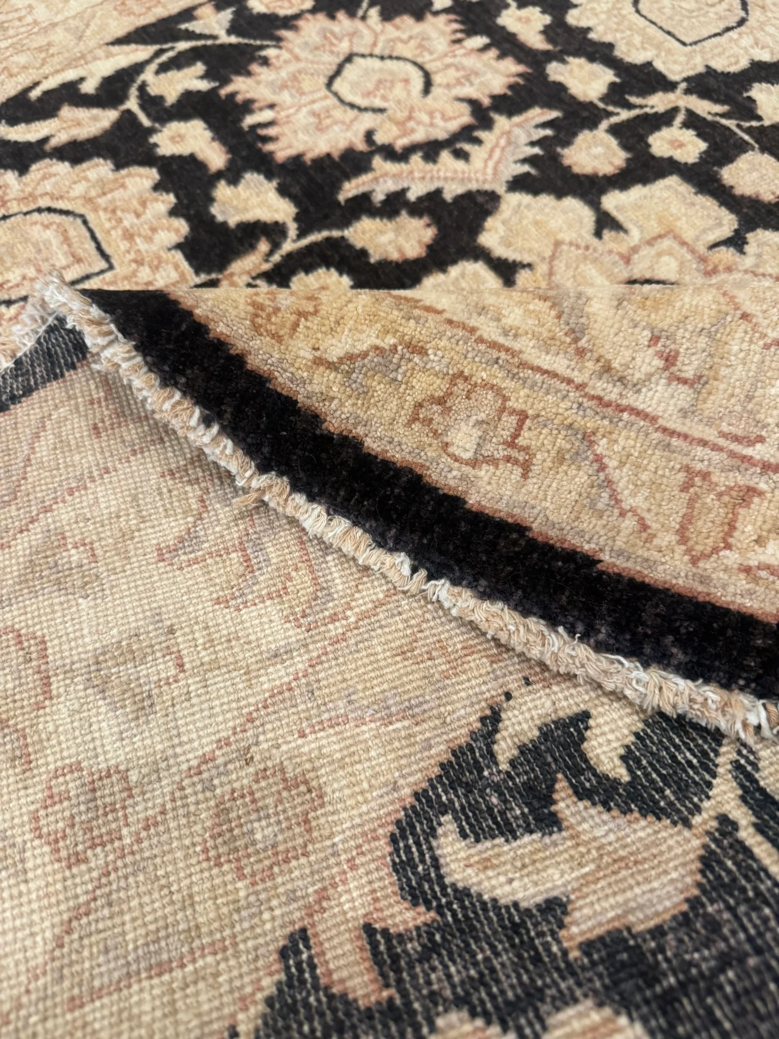 Round Khotan Rug | 4'9" x 4'9" - photo 4