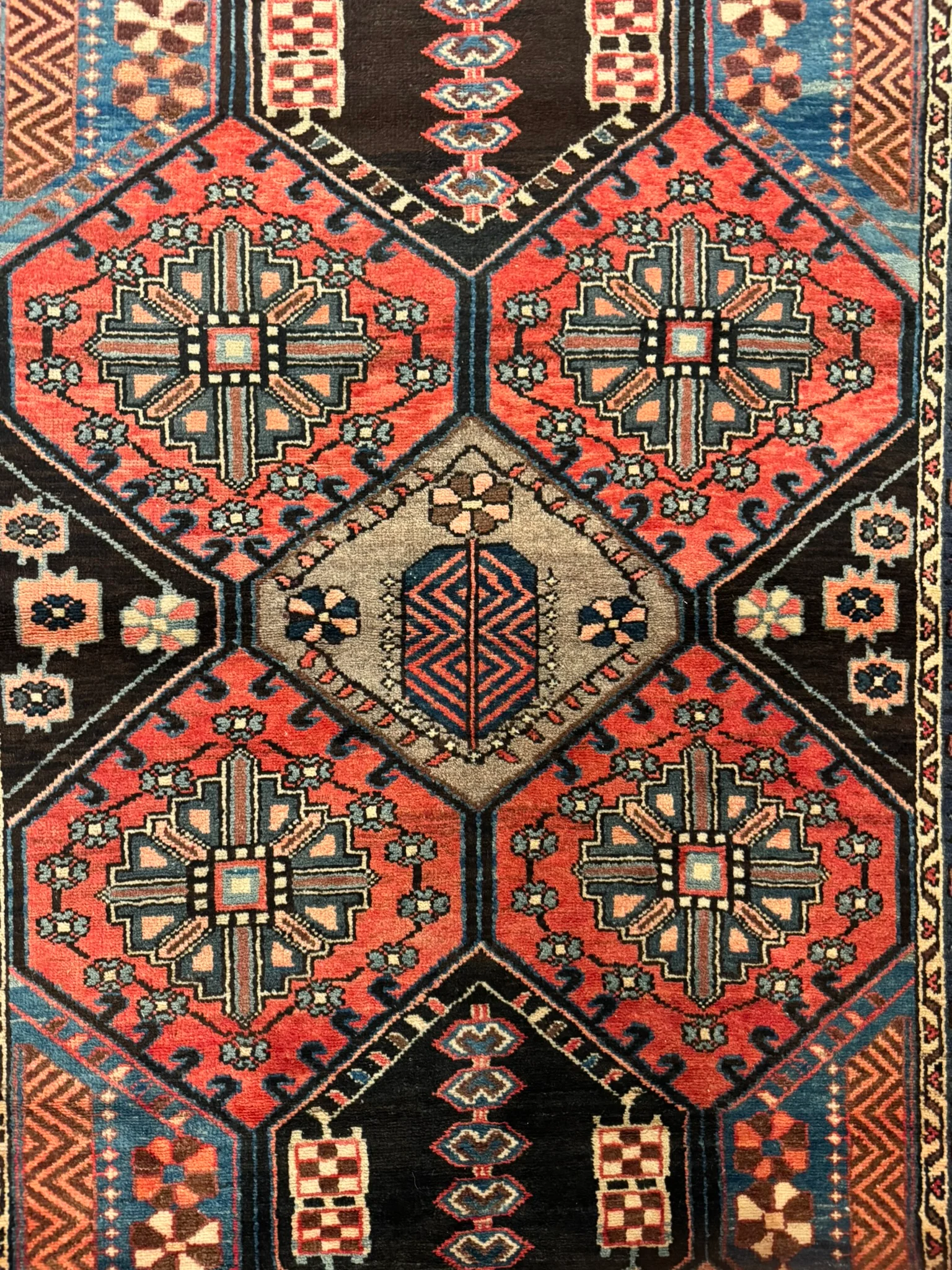 Bakhtiari Rug | 4'2" x 6'10" - photo 4