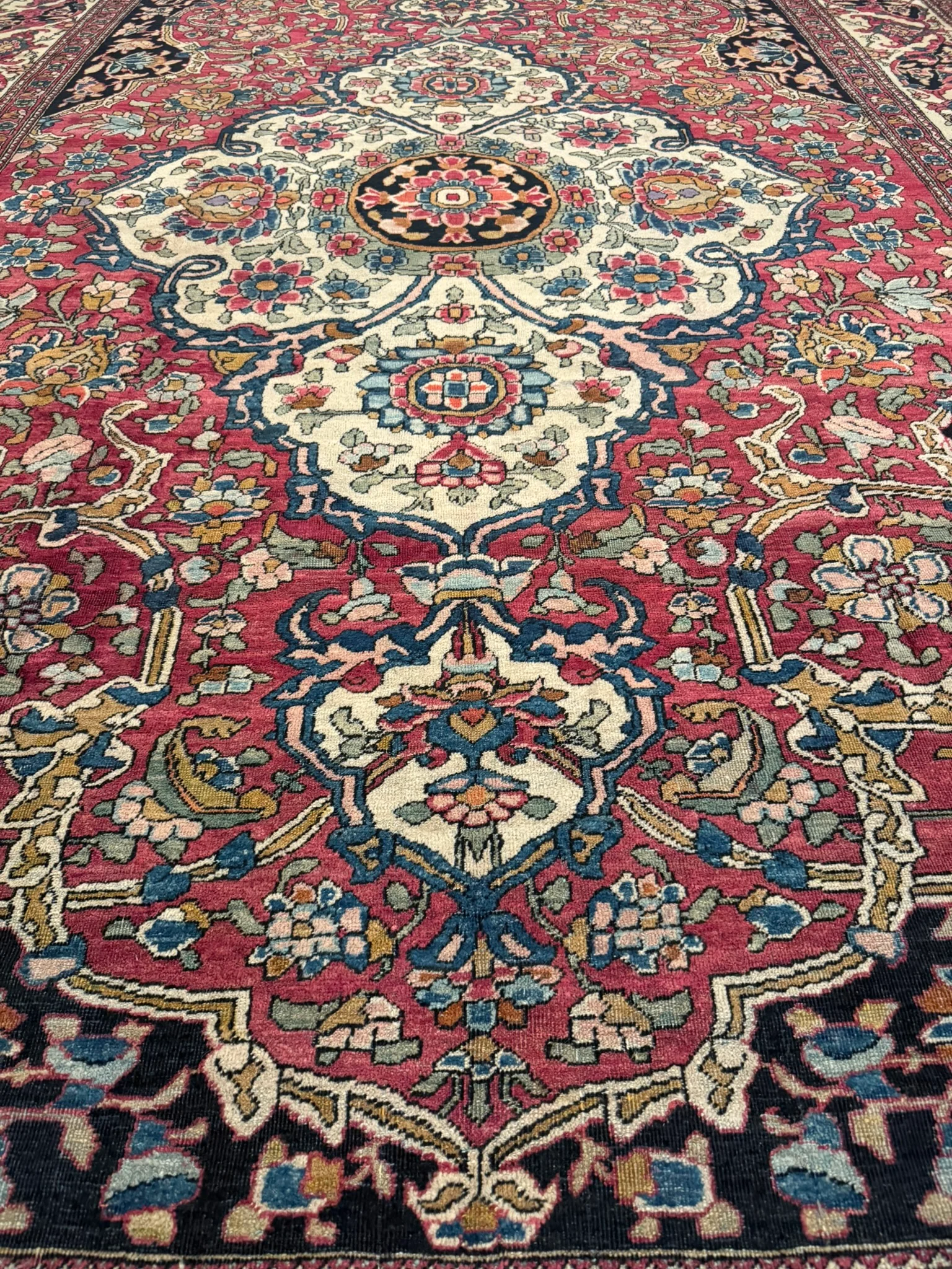 Fine Isfahan Rug | 10' x 15'9" - photo 6