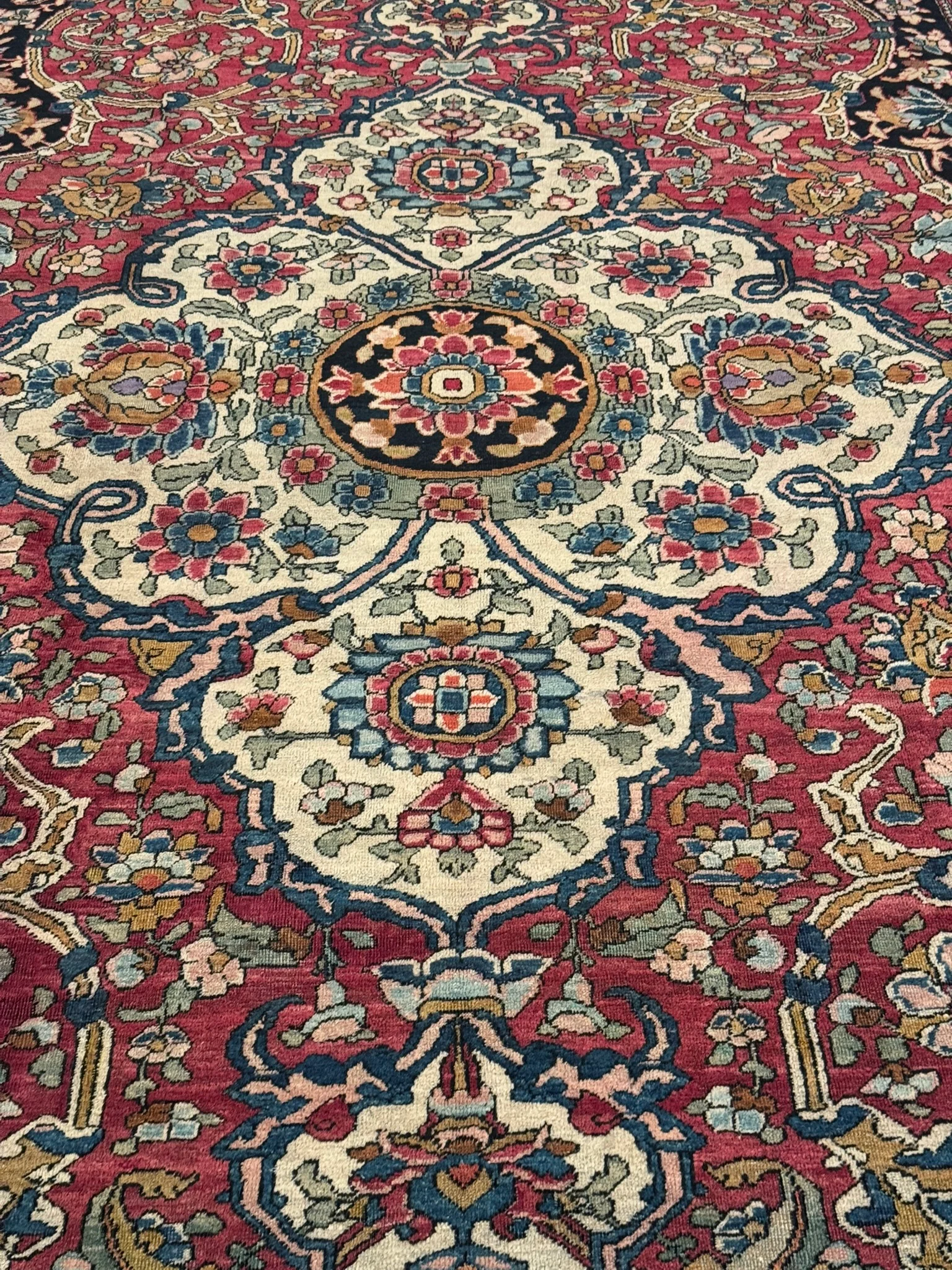 Fine Isfahan Rug | 10' x 15'9" - photo 7