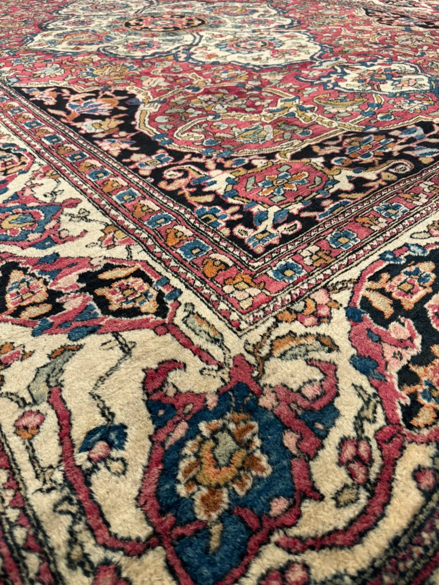 Fine Isfahan Rug | 10' x 15'9" - photo 8