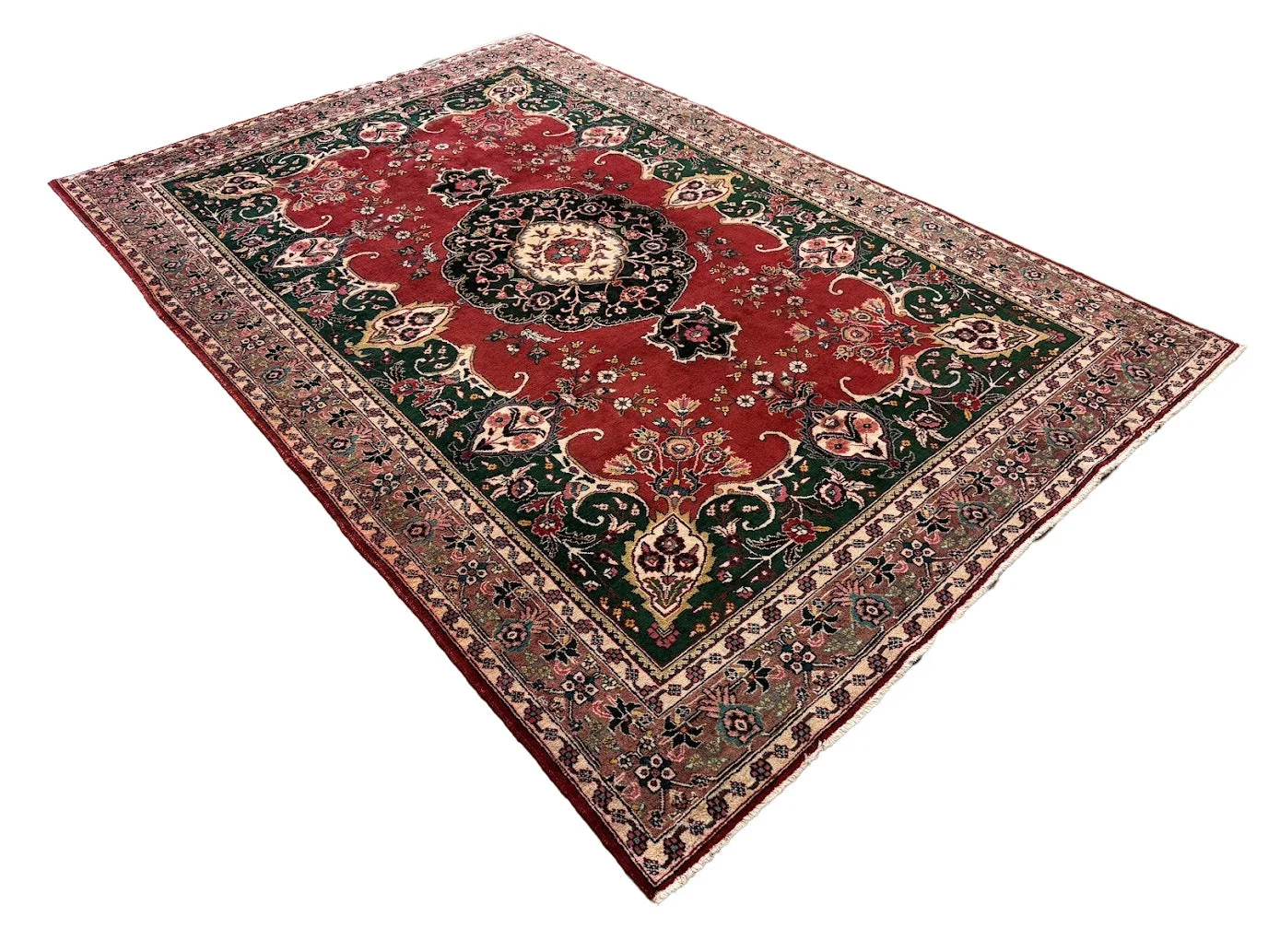 Fine Tabriz Rug | 7'5" X 10'9" - photo 4