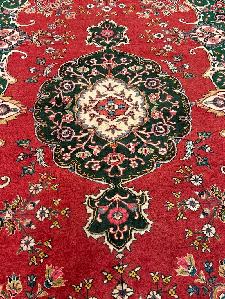 Fine Tabriz Rug | 7'5" X 10'9" - photo 10