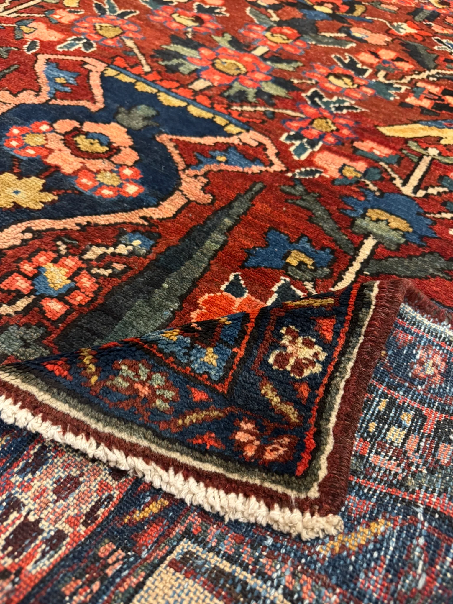 Bakhtiari Rug | 4'6" x 6'8" - photo 7