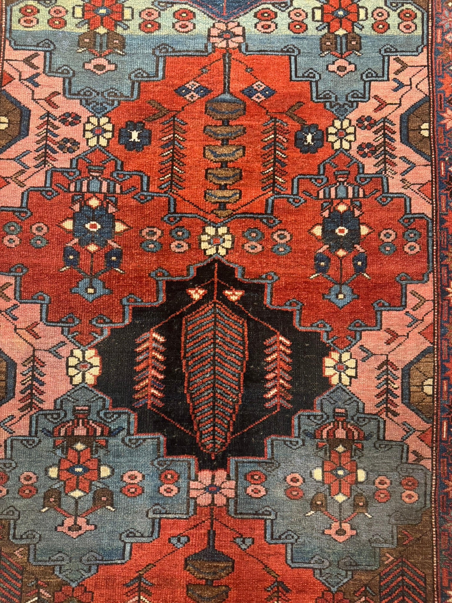 Antique Bakhtiari Rug | 4'8" x 7'2" - photo 9