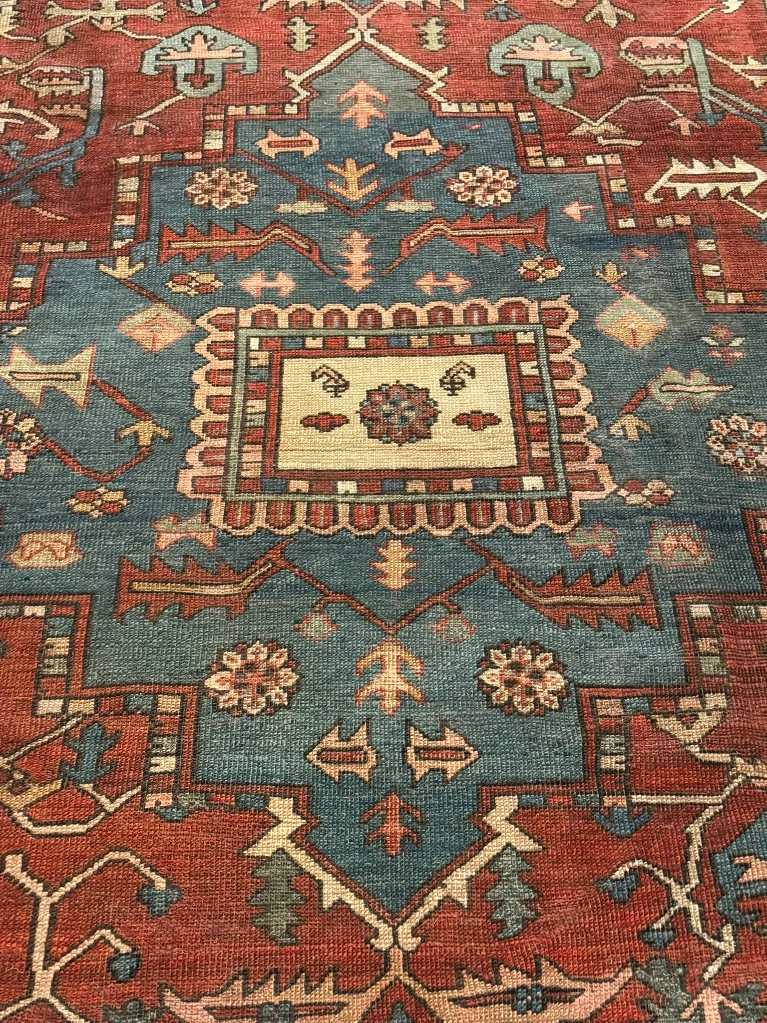 Antique Serapi Heriz Rug | 9'8" x 11'7" - photo 7