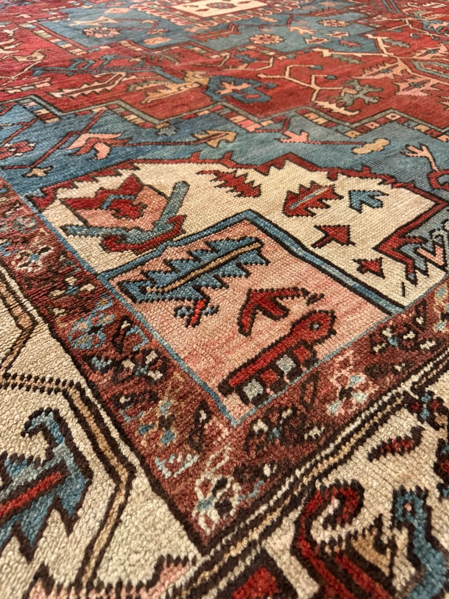 Antique Serapi Heriz Rug | 9'8" x 11'7" - photo 8
