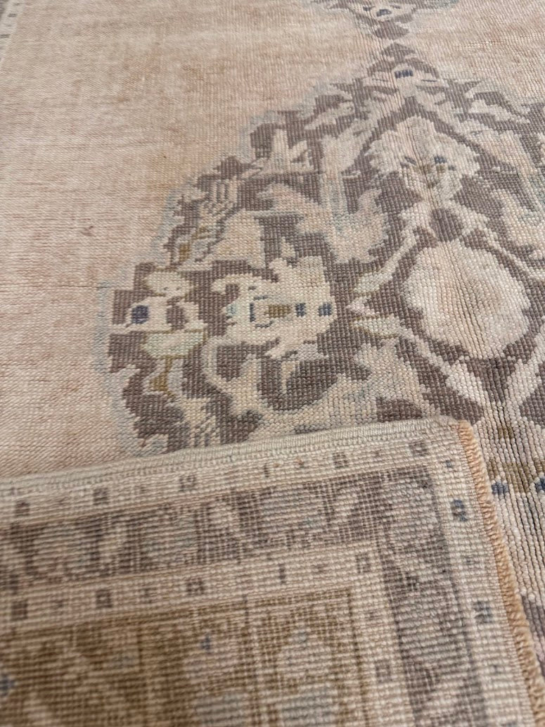 Vintage Turkish Rug | 5' X 10'6" - photo 9